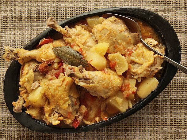 Kipstoofpotje met Aardappelen, Tomaat en Ui