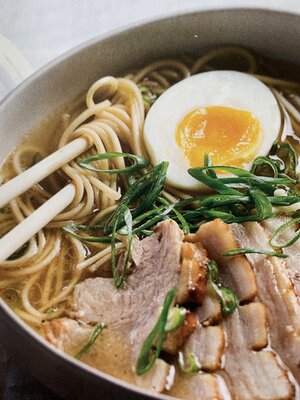 Ramen met enoki en ei