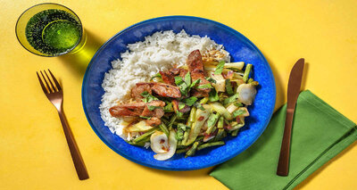 Biefstukreepjes met rijst en paksoi met sperziebonen en Thaise basilicum