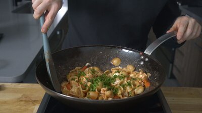 One-Pot Chicken, Mozzarella, & Roasted Pepper Pasta