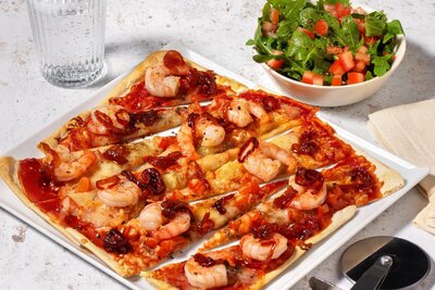 Flammkuchen met garnalen en courgette