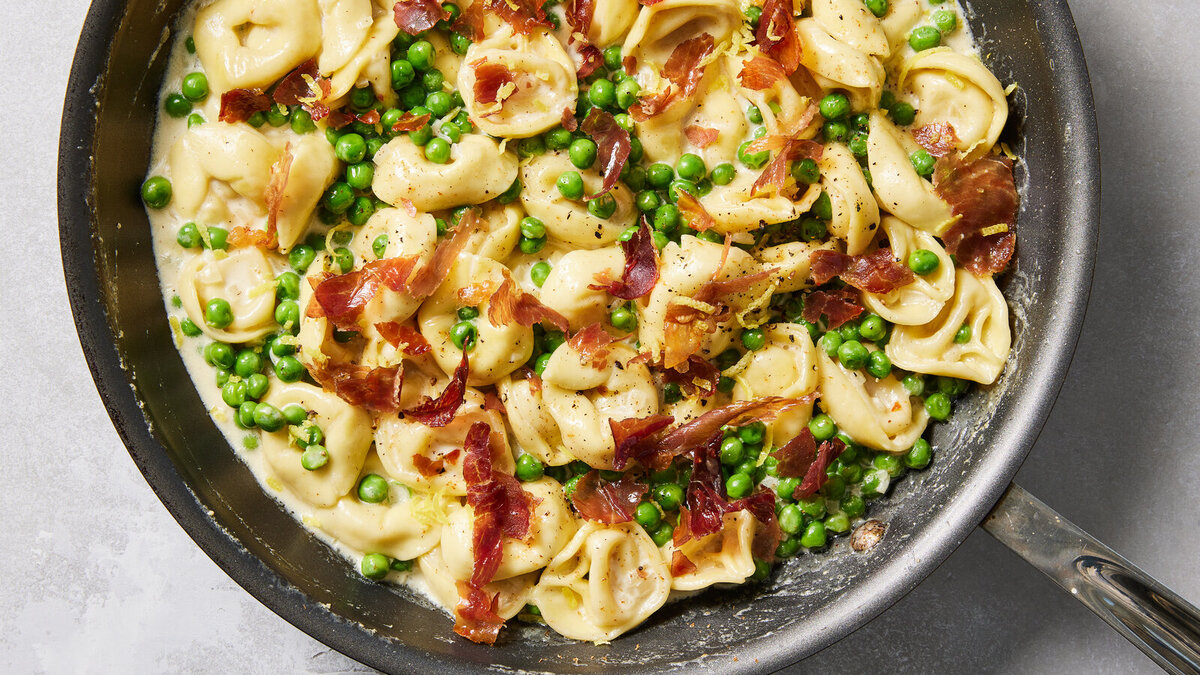 One-Pot Tortellini met Prosciutto en Erwten
