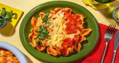 Jokie's Italiaanse feest: conchiglie uit de oven met basilicum, mozzarella en puntpaprika