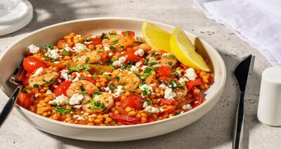 Garnalen met parelcouscous in cherrytomatensaus met witte kaas, citroen en puntpaprika